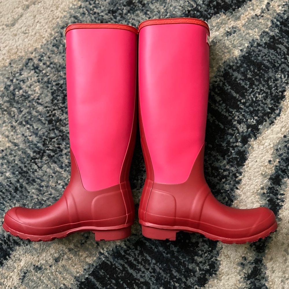 Tall red Hunter rain boots size 6. - Picture 5 of 5